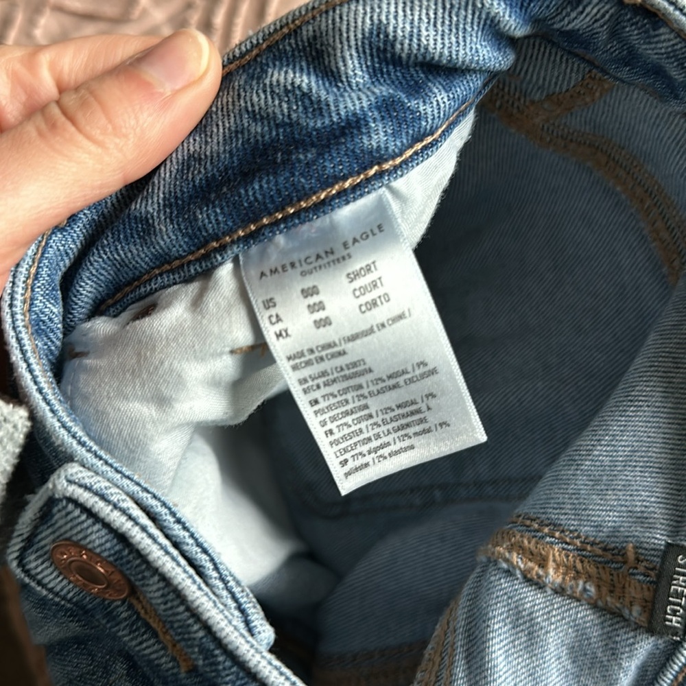 AE 000S Ripped Mom Jean - Picture 4 of 5